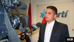 Eliecer Ávila, entrevistado en TV Martí.