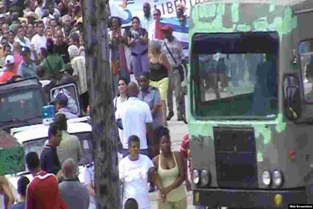  Arresto de Dama de Blanco Sayli Navarro en Colón, domingo 15.