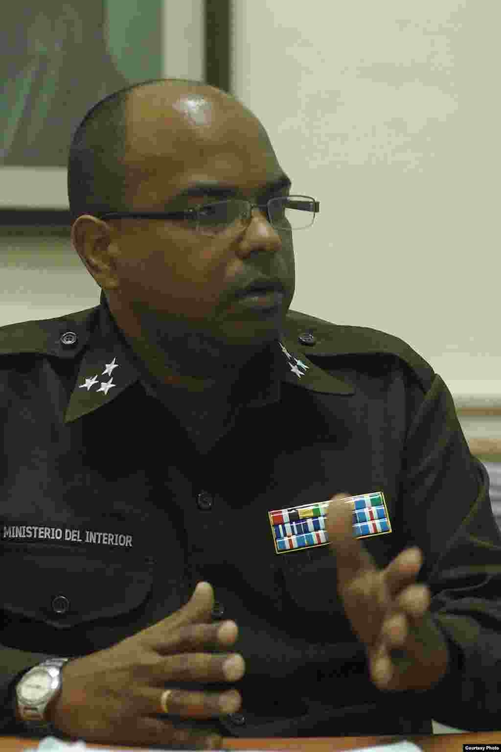 Coronel del MININT.